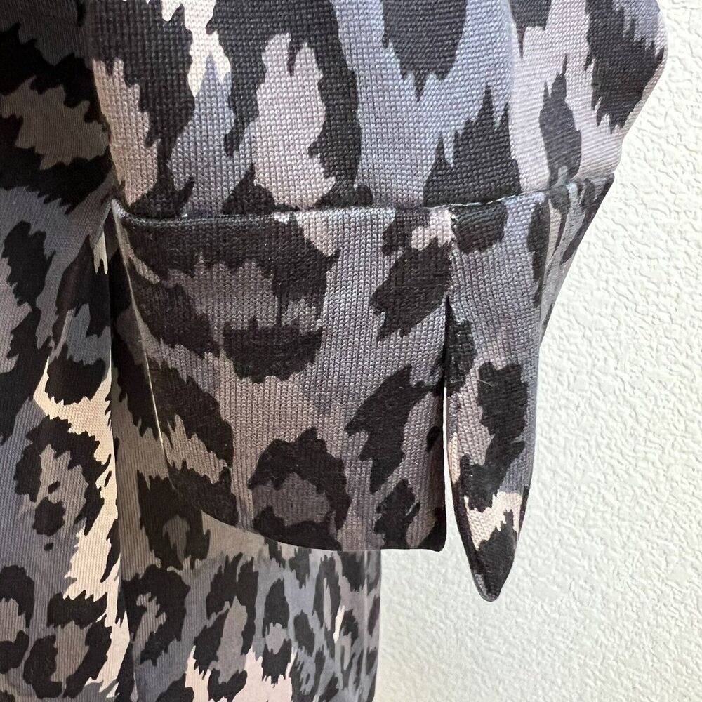 Diane Von Furstenberg DVF Vintage Julian Silk Gray Animal Print Wrap Dress Sz 2 - Picture 4 of 6